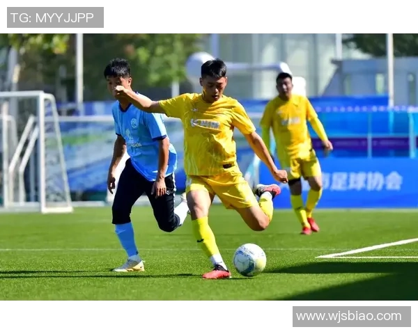 足球巨星赛前热身瞬间集锦展现力量速度与优雅结合